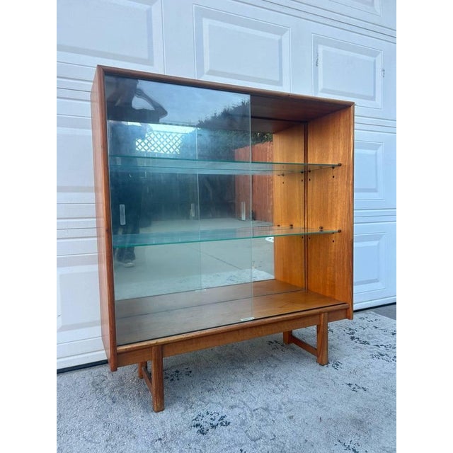 1960s Mid Century Modern Teak Display Cabinet/Bookcase by Turnidge For Sale - Image 4 of 16
