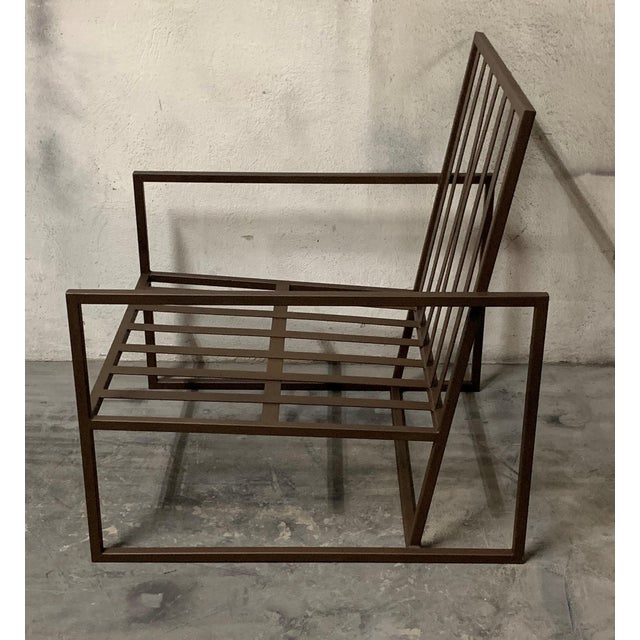 About Featuring a structure made of steel with protective cataphoresis treatment, finished in brown epoxy paint. Outdoor...