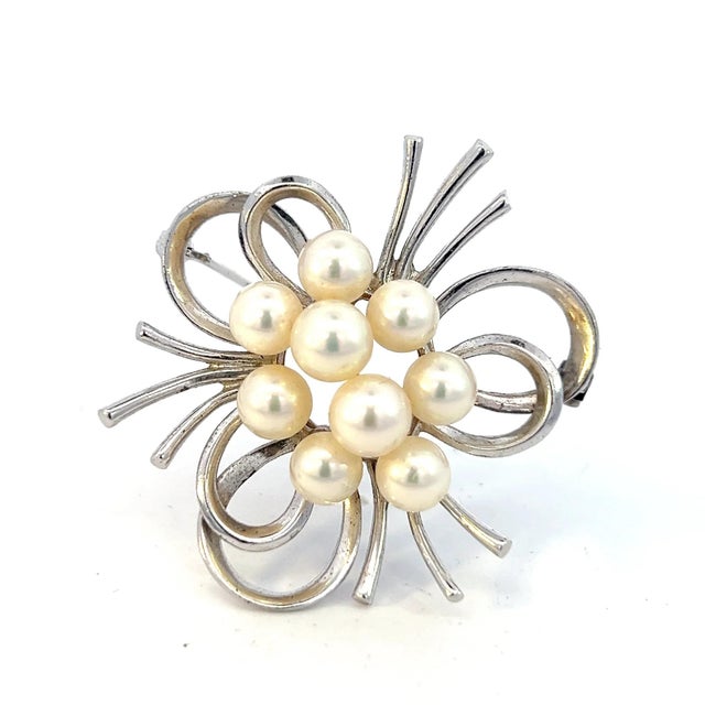 Mikimoto Estate Akoya Pearl Brooch Silver 6 mm 9.5 Grams M367 This elegant Authentic Mikimoto Estate sterling silver...