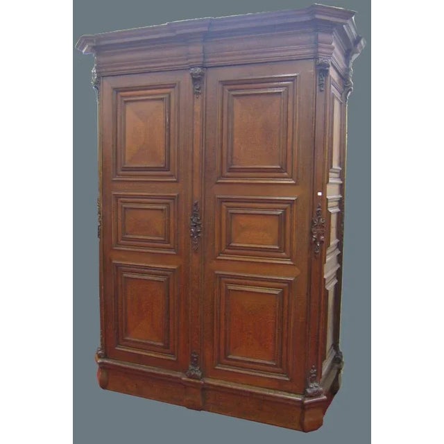 Large oak cupboard of presentation of the end of XVIII with this particularity of the very near interior (the doors are...