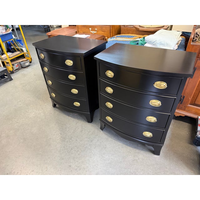 1980s Pair of Black Bow Front 4 Drawer Chests by Thomasville For Sale In Philadelphia - Image 6 of 7