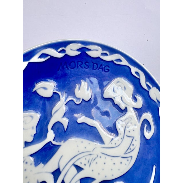 Mid-Century Modern Vintage Mors Dag Mother’s Day Plate by Royal Copenhagen - Blue & White Scandinavian Porcelain, 6” For Sale - Image 3 of 8