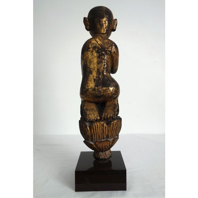 Brown Gold-Lacquered Wooden Statuette of Worshiper in Prayer, Burma, 1920s For Sale - Image 8 of 14