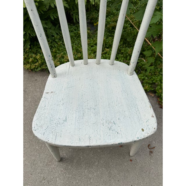 Shabby Chic 19th Century Antique Distressed White Hoop Back Windsor Side Chair For Sale - Image 3 of 9