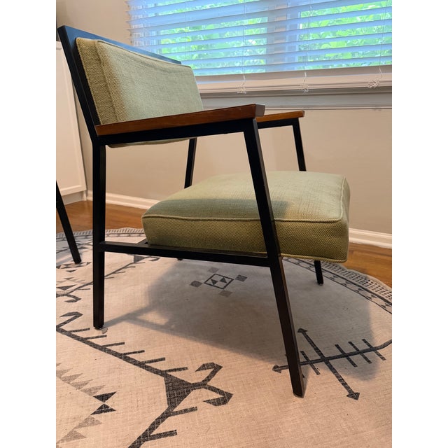 Steelcase Pair of Steelcase Mid-Century Modern Lounge Armchairs in Original Upholstery For Sale - Image 4 of 11