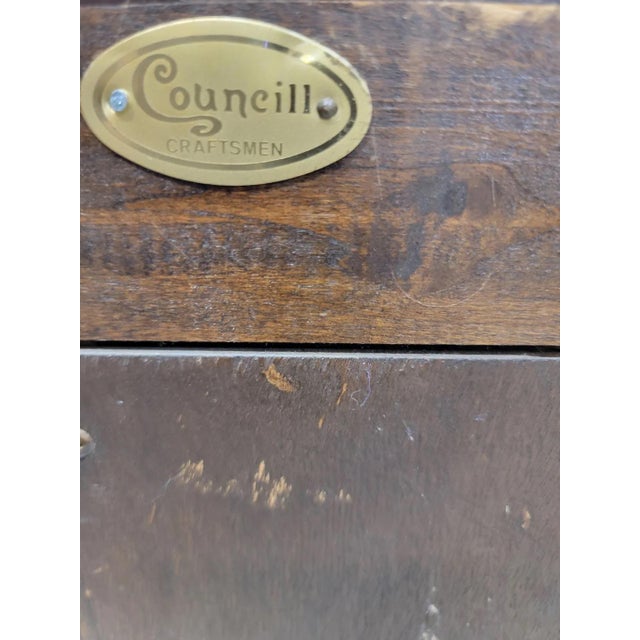 Antique Federal Style Flame Mahogany Display China Cabinet by Councill For Sale In Chicago - Image 6 of 9