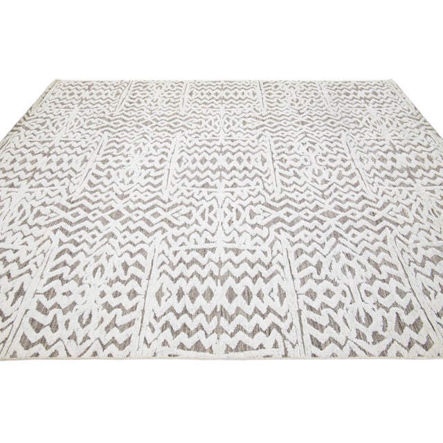 Contemporary 2020s Gray & Ivory Moroccan Style Wool Rug With Abstract Seamless Design For Sale - Image 3 of 8