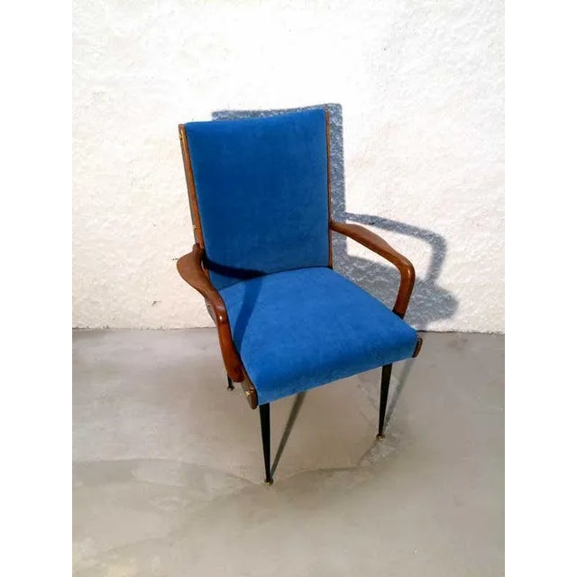 Solid Walnut Armchair with Black Iron Legs, Brass Details & Blue Velvet Fabric Attributed to Ico Parisi, 1950s For Sale - Image 4 of 11