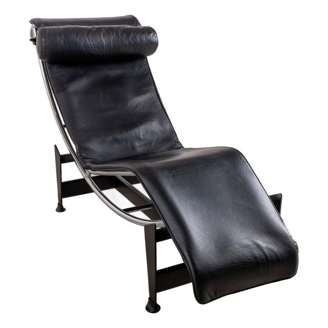 LC 4 Chaise Lounge in Leather by Le Corbusier for Cassina For Sale