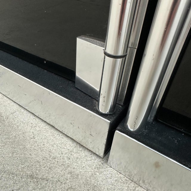 Vintage 1970s Guido Faleschini for I4Mariani Modular Chrome and Glass Credenza Unmarked For Sale - Image 14 of 17