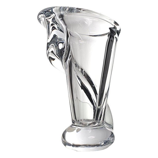 An ode to French elegance, this 7-inch Art Vannes Le Chatel Cala Lily Vase is a masterpiece of sculptural fluidity and...