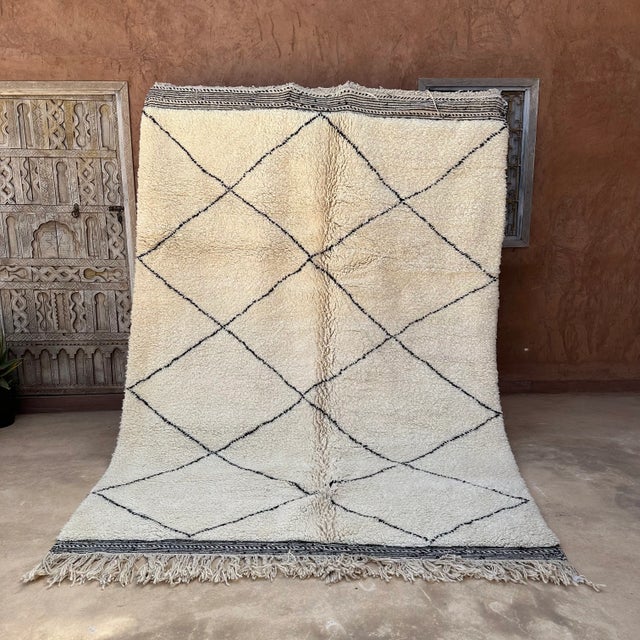 Everyone strives to achieve the perfect home decoration that can be flaunted to relatives and in the same time, be a...