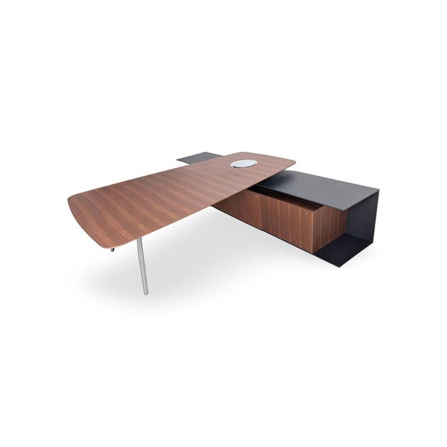 Prestigious and very well-preserved desk from the german premium manufacturer walter knoll for sale. The tabletop can be...