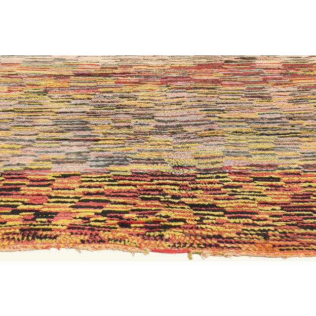 Berber Tribes of Morocco Vintage Boujad Moroccan Rug, 05'06 X 09'00 For Sale - Image 4 of 10