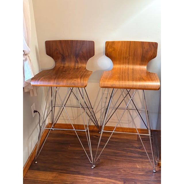 Pair of Vintage "Eiffel Tower" Chrome and Bent Wood Bar Stools For Sale - Image 4 of 11