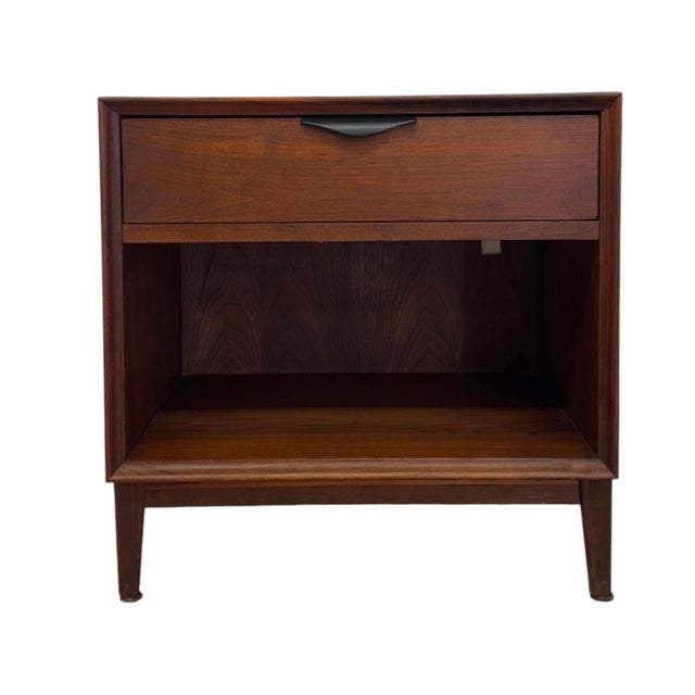 This authentic mid-century modern walnut nightstand was designed by Merton Gershun for the Dillingham "Esprit" collection...
