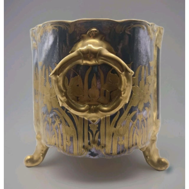 French Provincial Dresden Centerpiece Cache Vase Iridescent Gold Gilt Daffodils Vienna Art Nouveau Porcelain For Sale - Image 3 of 12