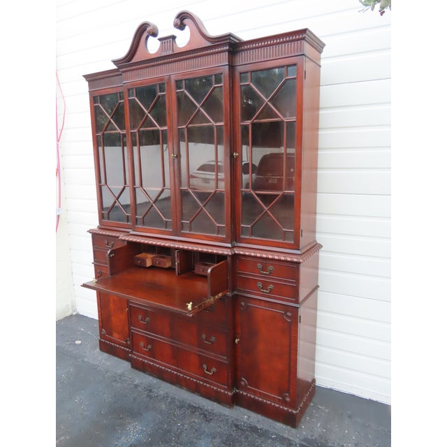 Traditional Union National Flame Mahogany 2 Part Breakfront China Display Cabinet 6666 For Sale - Image 3 of 18