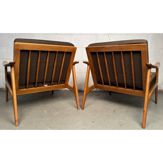 Pair of Vintage Walnut Spindle-Back Lounge Chairs For Sale In New York - Image 6 of 12