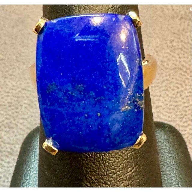 Blue 13 Ct Emerald cut Natural Lapis Lazuli Ring in 14 Kt Yellow Gold, Estate Size 8 For Sale - Image 8 of 18