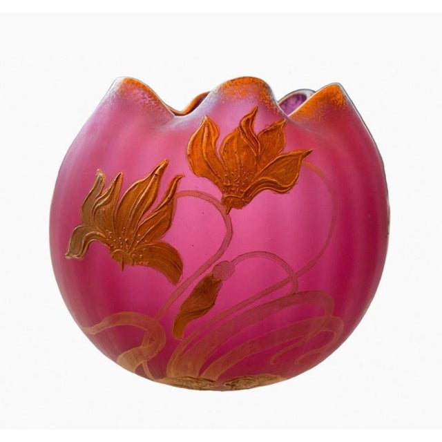 Artist: Attribué à Montjoye Period: 20th century Style: Art Nouveau Condition: Good condition Material: Glass Diameter:...