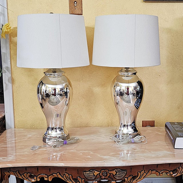 Hollywood Regency Pair of Vintage Mercury Glass Table Lamps With Light-Gray Drum Shades For Sale - Image 3 of 18