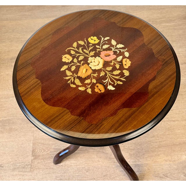 1970s Vintage Italian Rococo Floral Marquetry Fruitwood Round Side Table For Sale - Image 5 of 9