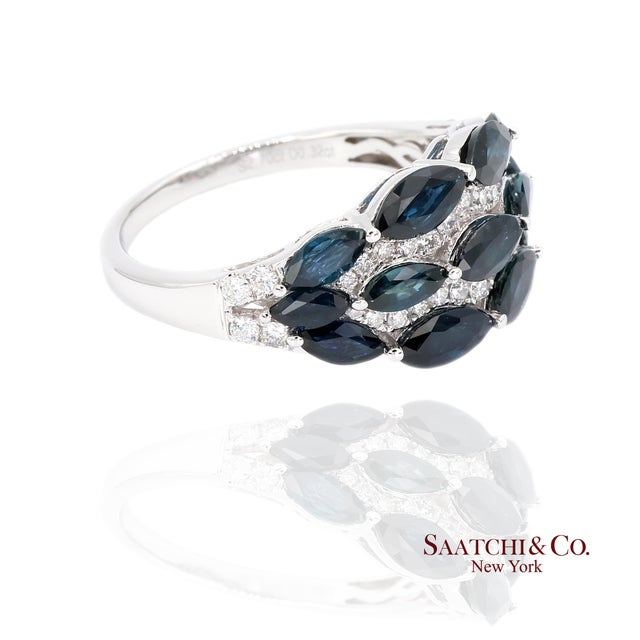 Contemporary 18k (750) White Gold Natural Diamond and Sapphire Ring Size 6.5 For Sale - Image 3 of 9