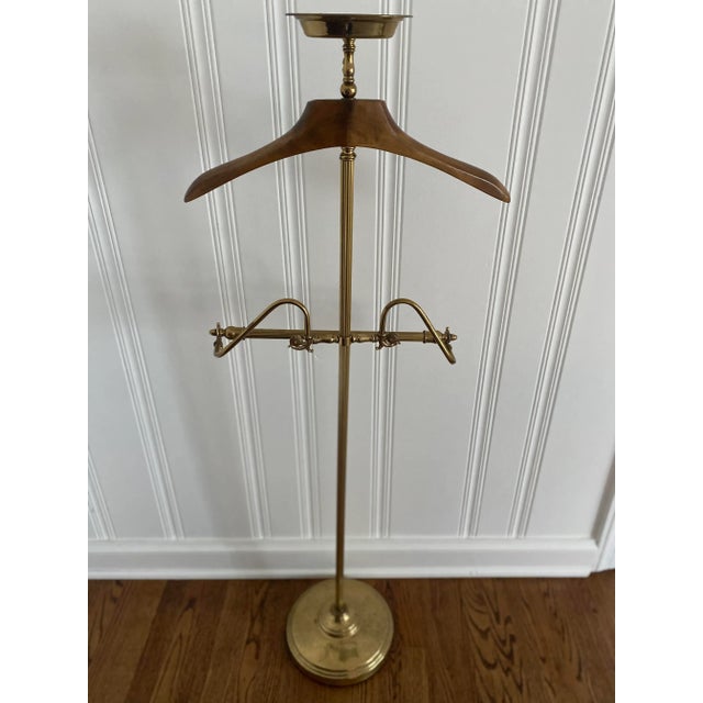 Antique Victorian Brass and Wood Valet Mens Butler With Tray in the Style of Madison Jansen For Sale - Image 6 of 7