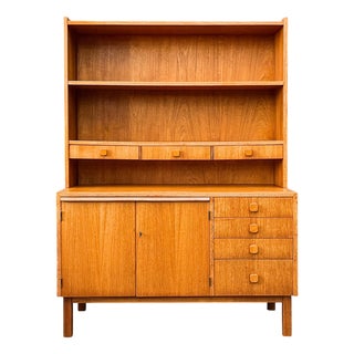 Mid-Century Modern Shelving Unit in Teak For Sale