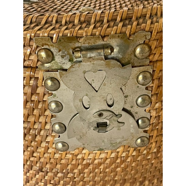 Contemporary Cute Vintage Woven Reed Picnic Basket For Sale - Image 3 of 4