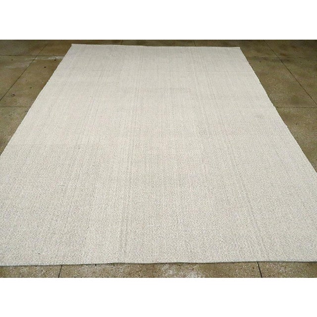 Galerie Shabab Collection Mid-20th Century Handmade Turkish Flat-Weave Kilim Room Size Carpet For Sale - Image 4 of 10
