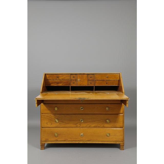 - Chest made in oak and wood - 4 large drawers - Folding top - Inside it has 8 drawers of various sizes - Ebonized handles...
