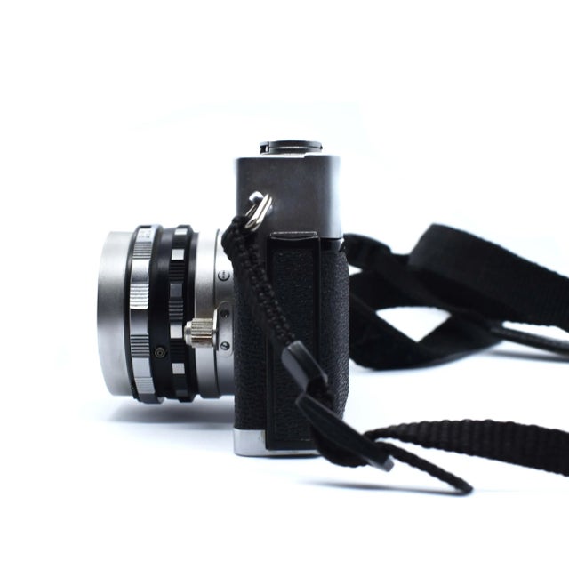 Silver Mid 20th Century Petri 7s Manual Fixed-Lens Rangefinder Camera Japan For Sale - Image 8 of 10