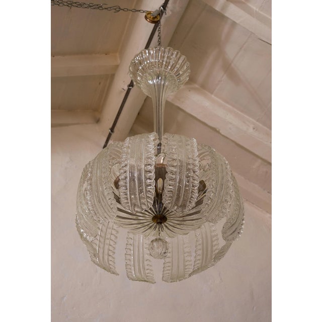 Elegant Murano glass chandelier Barovier & Toso with 12 large leaves, made by the Muranese craftsmen masters in the 30s -...