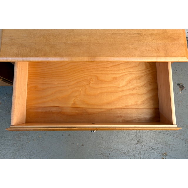 Brown Pair of Mid 20th Century Modern Maple Nightstands by Ethan Allen For Sale - Image 8 of 14