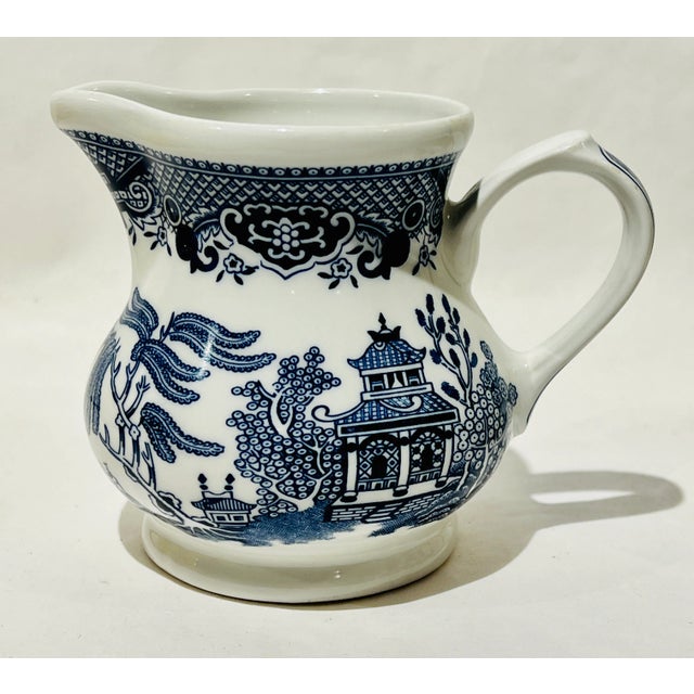 English Vintage Blue Willow Cobalt Blue & White Creamer & Sugar Bowl Set- 2 Pieces For Sale - Image 3 of 9
