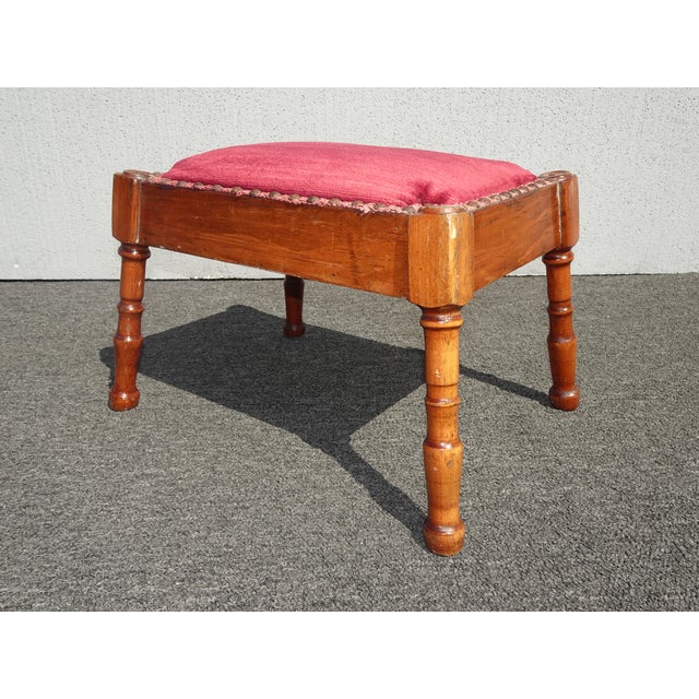1960s Vintage Oak French Country Rose Colored Velvet Footstool W Decorative Nails For Sale - Image 5 of 12