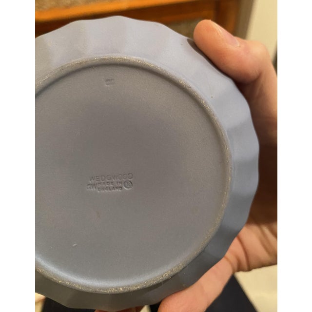 Late 20th Century Vintage Blue & White Wedgwood Lidded Round Box For Sale - Image 5 of 5