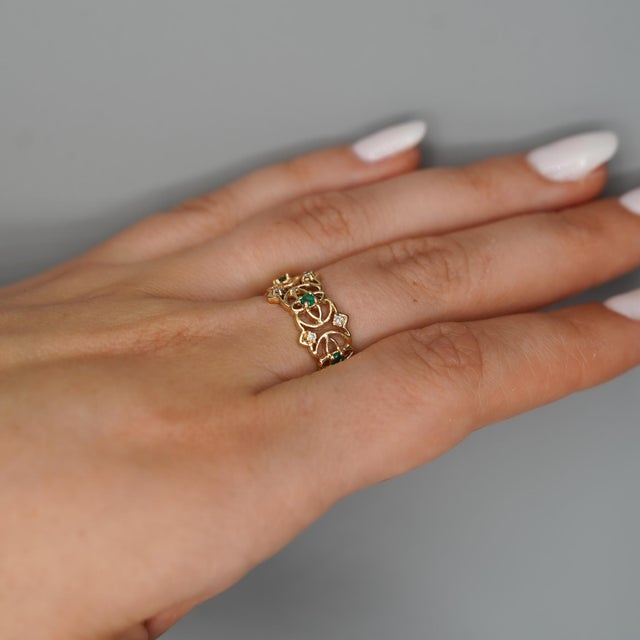 0.50 Carat Emerald & Diamond 14k Gold Open Geometric Band Ring, Size 6.75 For Sale - Image 9 of 9