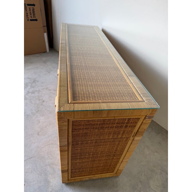 Vintage Coastal Rattan & Wicker Six-Drawer Dresser With Glass Top For Sale In Miami - Image 6 of 12