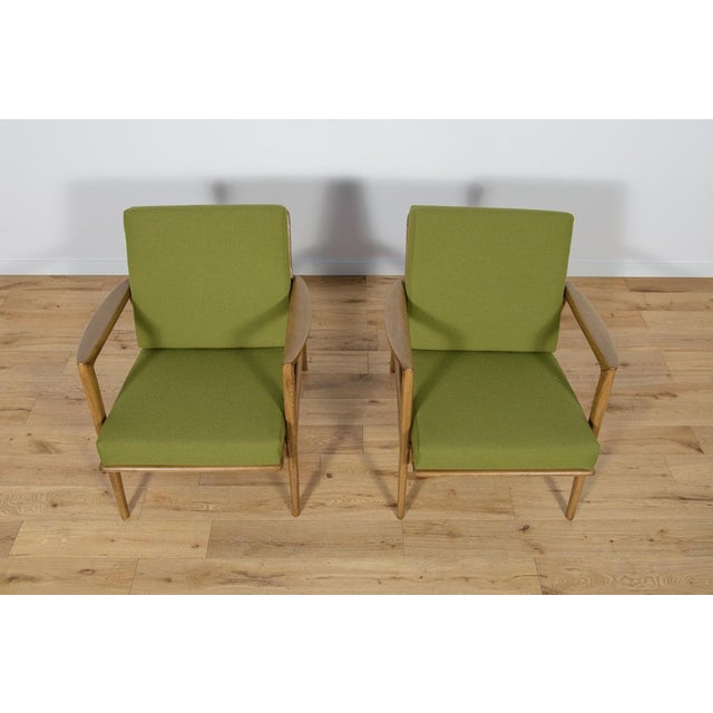 Mid-Century Modern Set of Model 300-139 Armchairs from Swarzędz Factory, 1960s For Sale - Image 3 of 18
