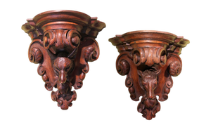 19th Century Black Forest Oak Wall Brackets Carved as Hunting Animal, Set of 2