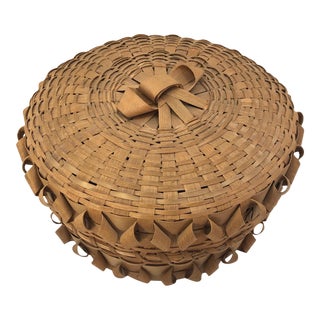 Lidded Micmac Natural Ash Splint Basket With Curlicues For Sale