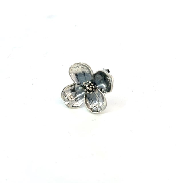 Traditional 1990s Tiffany & Co Estate Dogwood Flower Brooch Sterling Silver 4.45 Grams For Sale - Image 3 of 11