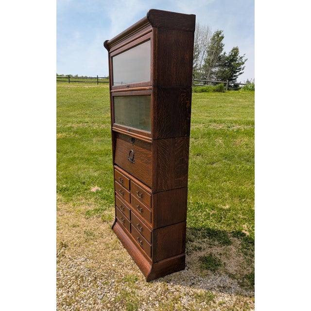 Antique Quartersawn Oak 5 Sections Stacking Barrister Bookcase With Desk 1900s An antique solid quartersawn oak five...