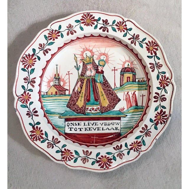Dutch-decorated English Creamware Plate, Onse Live Vrouw Tot Kevelaar (Our Lady to Kevelaar), Circa 1765-85. For Sale - Image 4 of 4