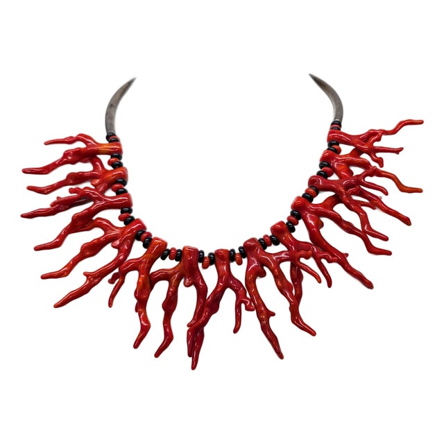 Vintage 1980s Signed Sharra Pagano Italy Silvertone Faux-Coral & Black Beaded Collar Necklace For Sale