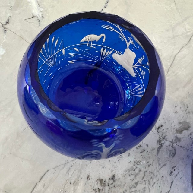 1970s Pair of VTG Bohemia Cobalt Blue Swans Artist Etched Crystal Vase Rose Bowls 4" For Sale - Image 5 of 8