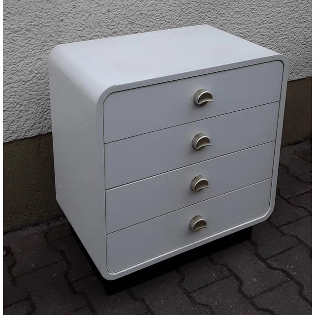 1970s Small White Formica Chest of 4 Drawers with Silver Shell Handles & Black Base, 1970s For Sale - Image 5 of 7
